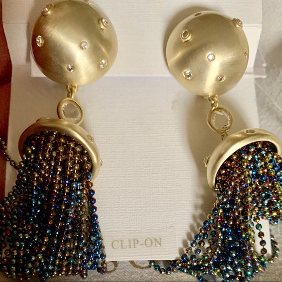 Kendra Scott Sue Tassel Clip-on Earrings in Gold - Picture 3 of 8